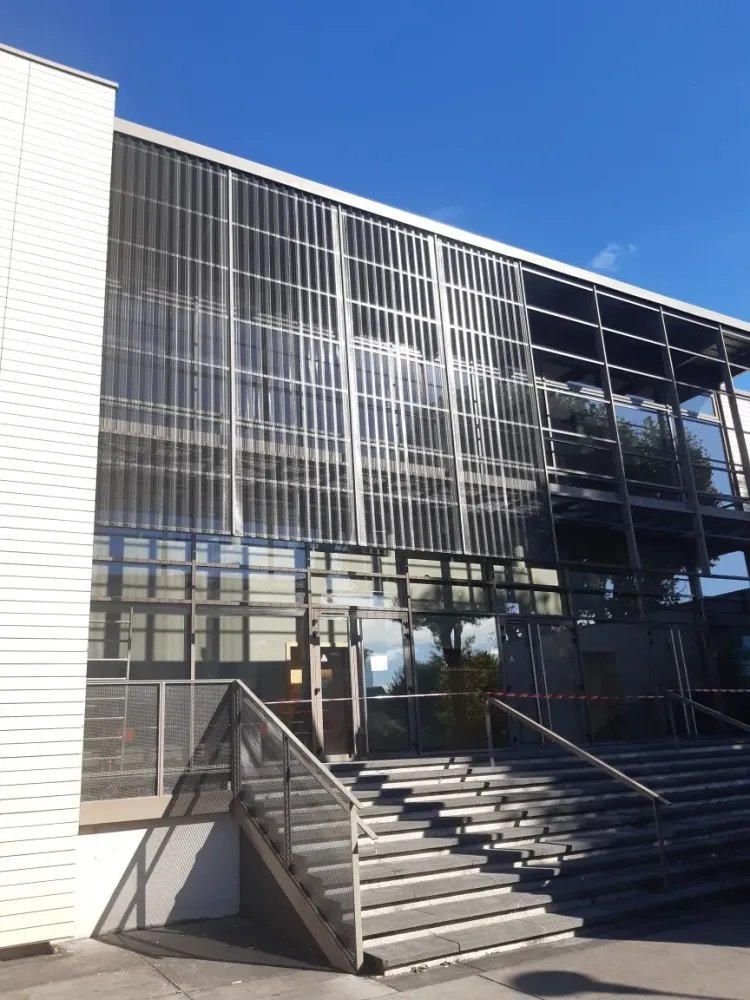Brise-soleil près de Château-la-vallière 