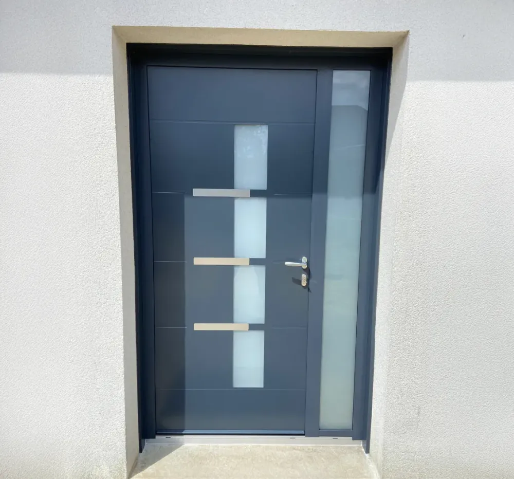 installation-porte-entrée-aluminium-rasquier-valliotwebp