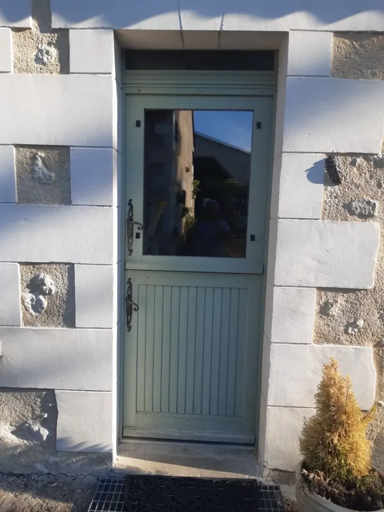 e6cf540f-3747-41e0-97a0-179af176d25d